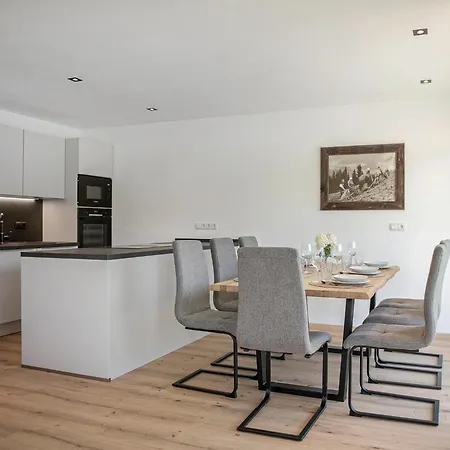 L Ii Apartment
